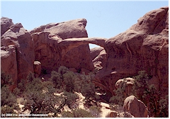 [ double-O arch im arches national park ]